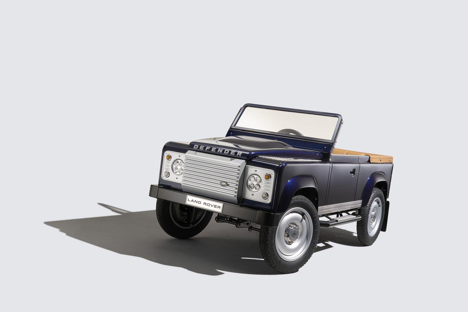 Land Rover Defender concept a pedali