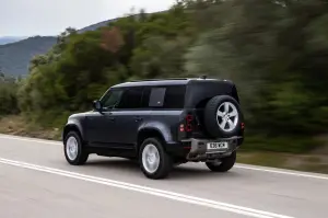 Land Rover Defender D300 X-Dynamic SE - Prova su Strada