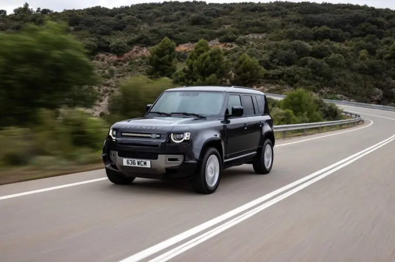 Land Rover Defender D300 X-Dynamic SE - Prova su Strada - 2