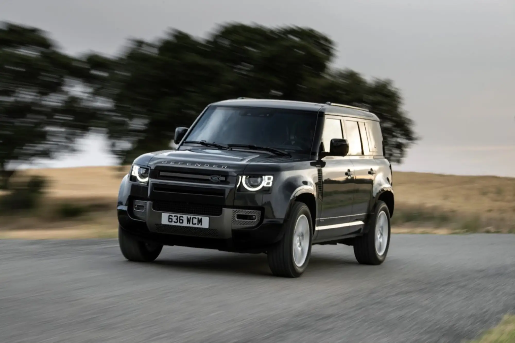 Land Rover Defender D300 X-Dynamic SE - Prova su Strada - 3