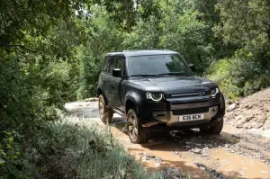 Land Rover Defender D300 X-Dynamic SE - Prova su Strada