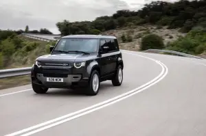 Land Rover Defender D300 X-Dynamic SE - Prova su Strada