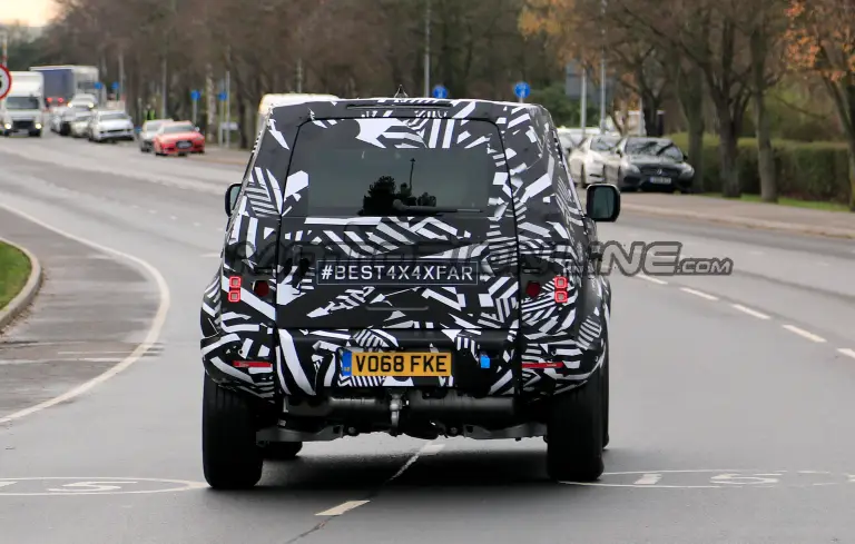 Land Rover Defender - Foto spia 05-12-2018 - 7