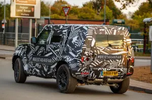 Land Rover Defender foto spia ufficiali 3 ottobre 2018 - 1