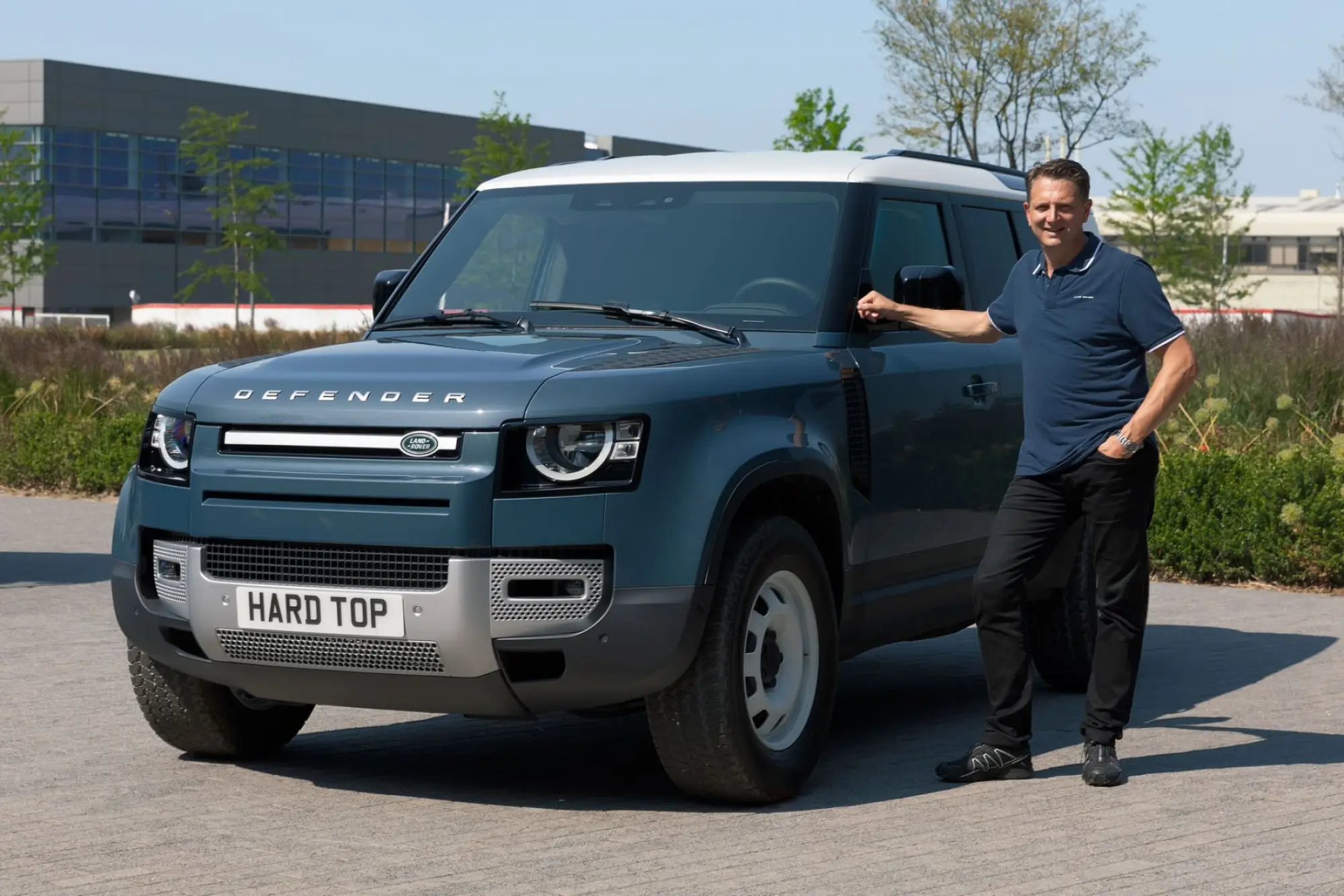 Land Rover Defender Hard Top - 12