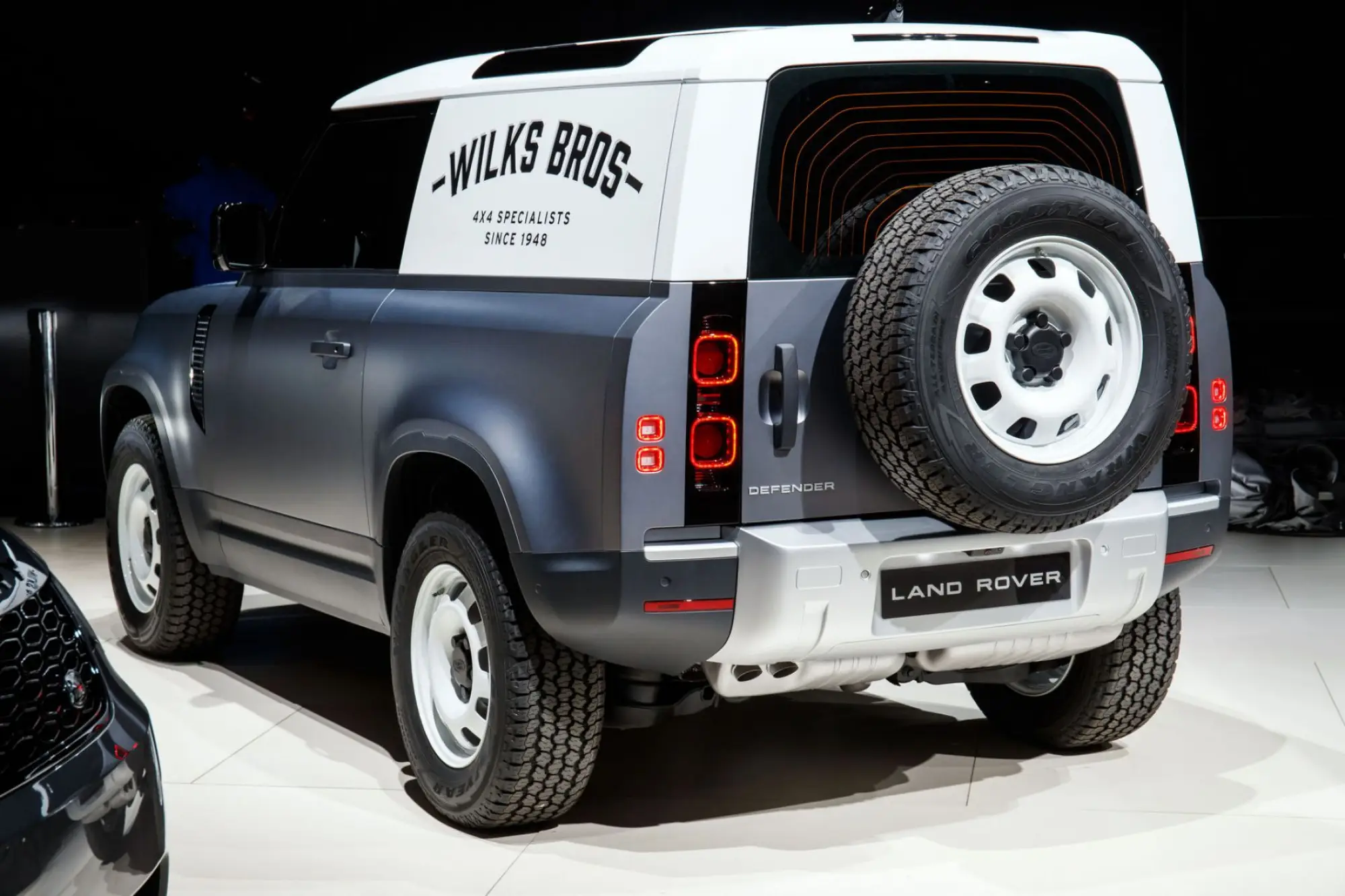 Land Rover Defender Hard Top - 10