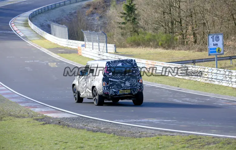 Land Rover Defender MY 2020 - Foto spia 19-03-2019 - 11