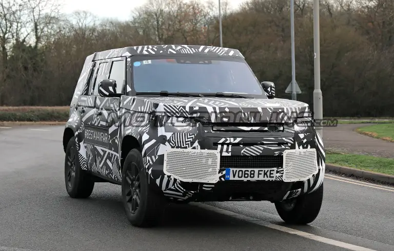 Land Rover Defender MY 2020 - Foto spia 19-03-2019 - 21