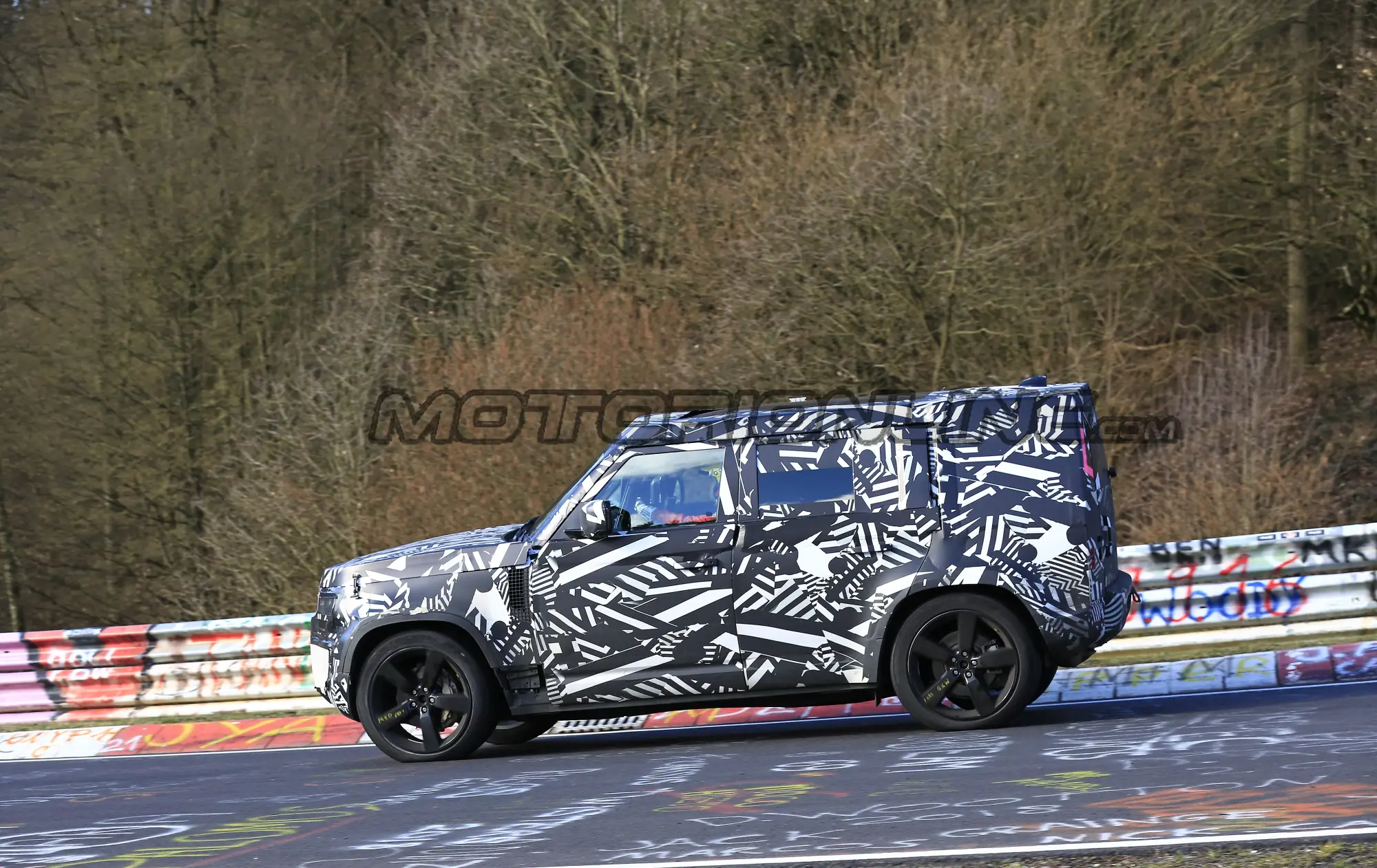 Land Rover Defender MY 2020 - Foto spia 19-03-2019 - 7