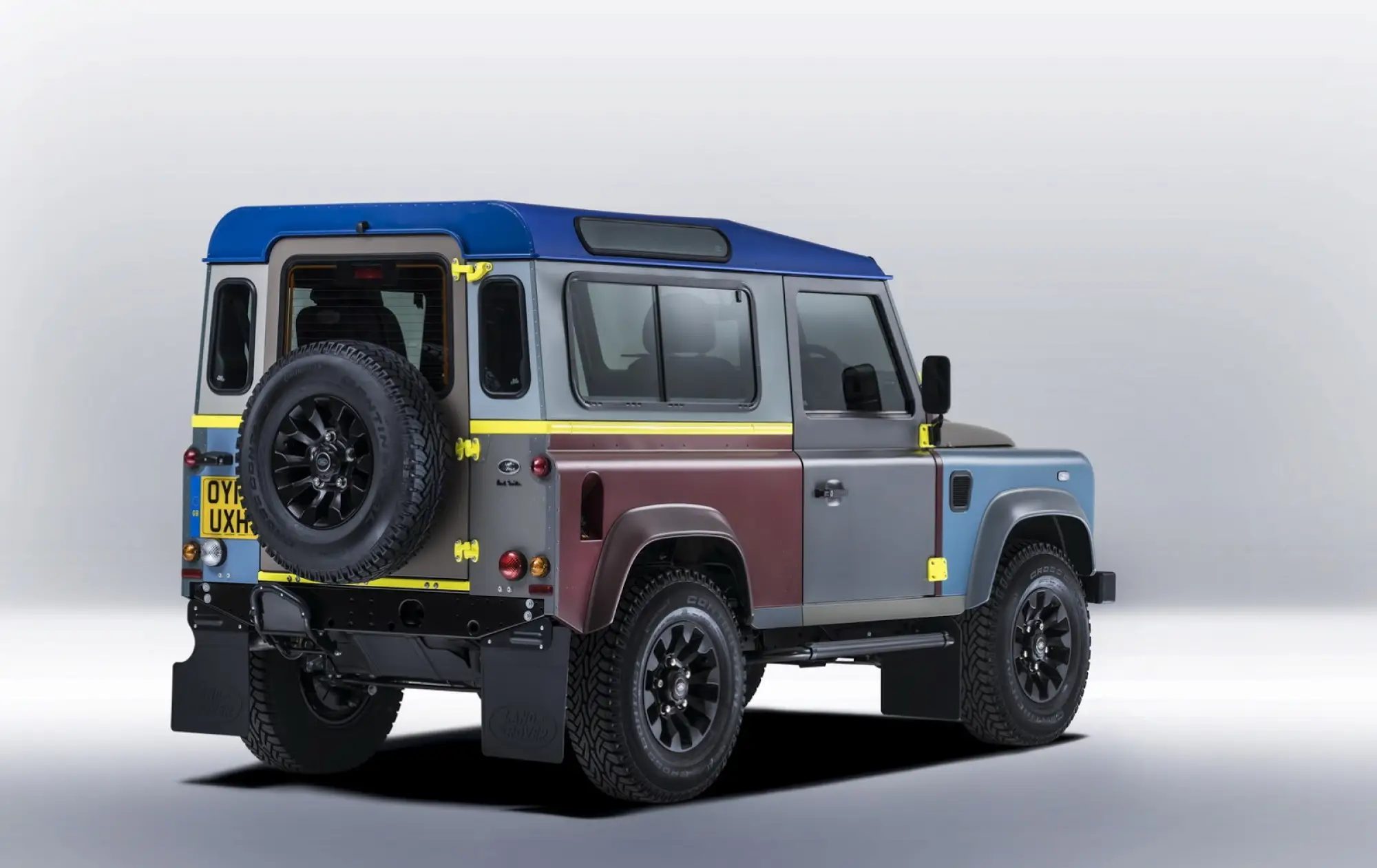 Land Rover Defender Paul Smith - 17