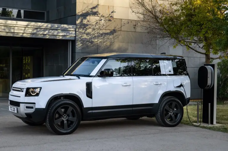 Land Rover Defender PHEV - Prova su Strada  - 1