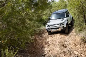 Land Rover Defender PHEV - Prova su Strada  - 4