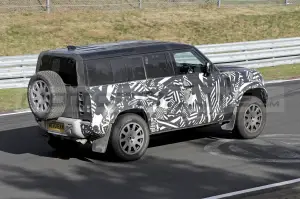 Land Rover Defender SVX 2023 - Foto Spia 19-04-2022