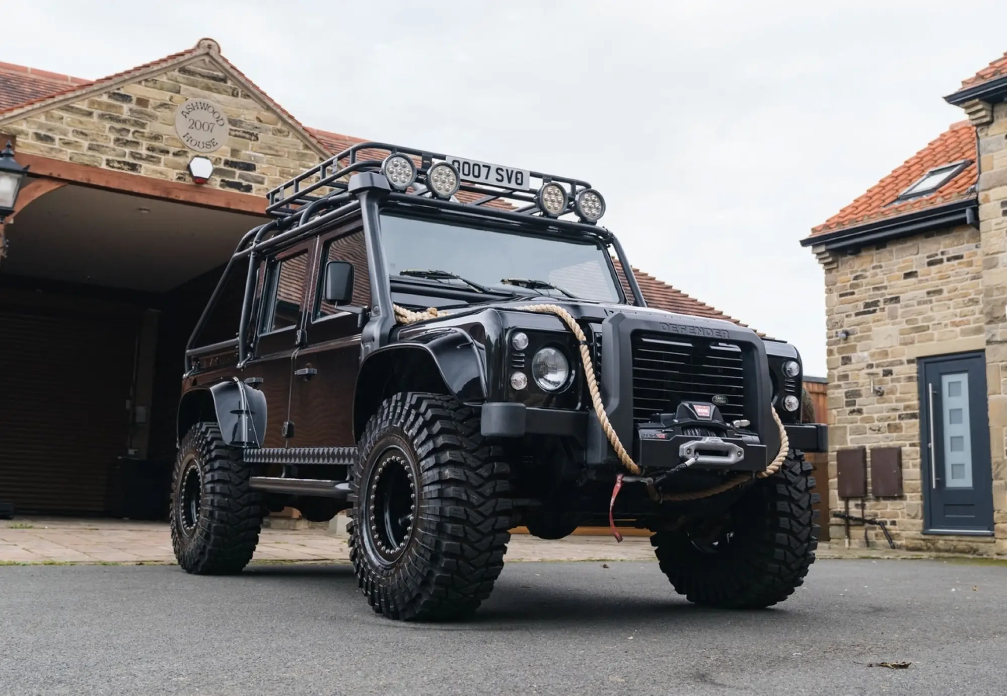 Land Rover Defender SVX Spectre - Foto - 12