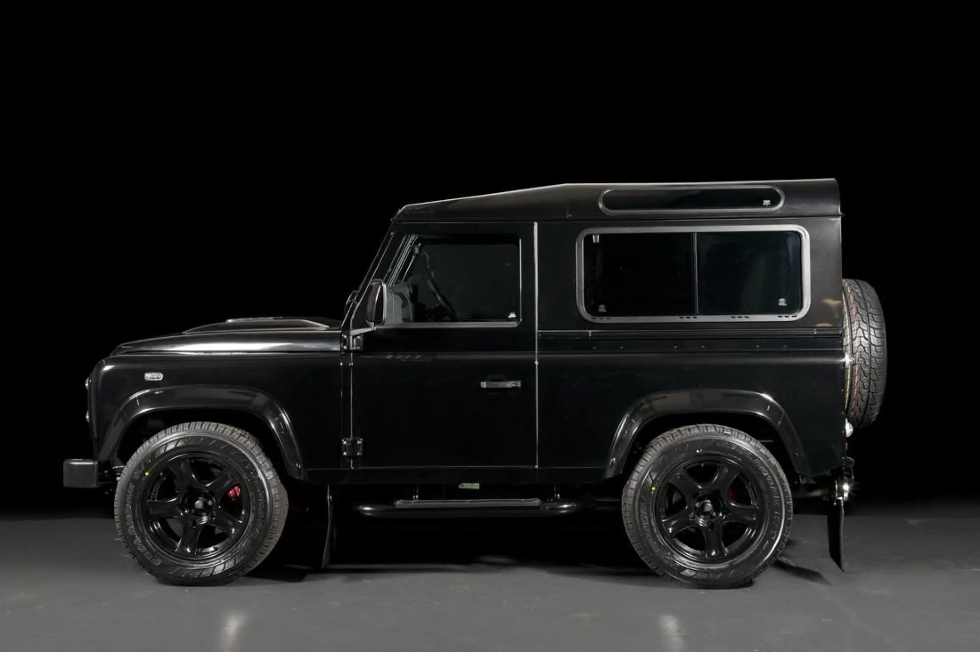 Land Rover Defender Ultimate RS by Urban Truck - 3