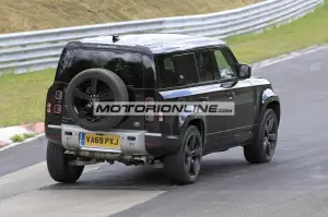 Land Rover Defender V8 - Foto spia 30-7-2020
