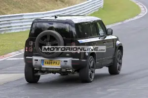 Land Rover Defender V8 - Foto spia 30-7-2020
