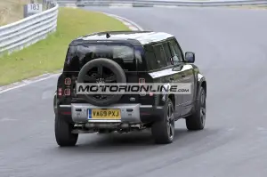 Land Rover Defender V8 - Foto spia 30-7-2020