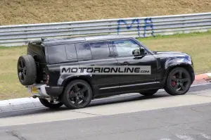 Land Rover Defender V8 - Foto spia 30-7-2020