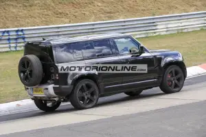Land Rover Defender V8 - Foto spia 30-7-2020