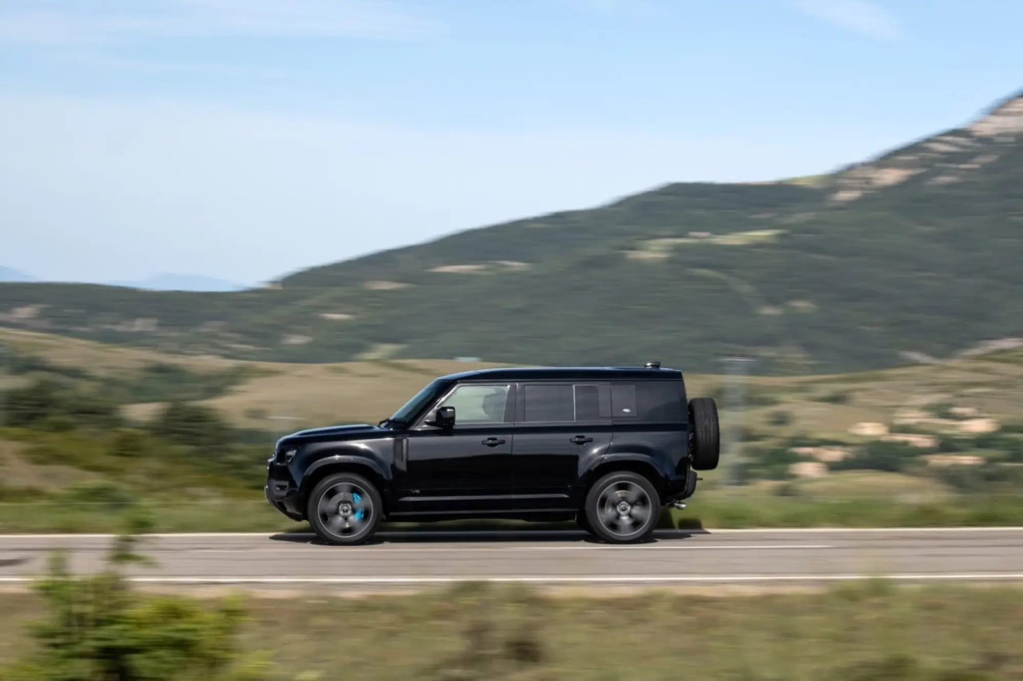 Land Rover Defender V8 - Prova Su Strada  - 1