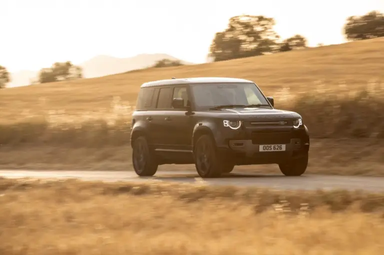 Land Rover Defender V8 - Prova Su Strada  - 5