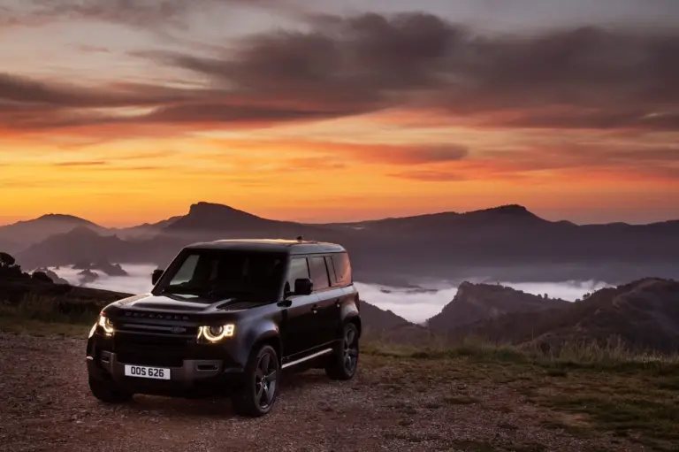 Land Rover Defender V8 - Prova Su Strada  - 8