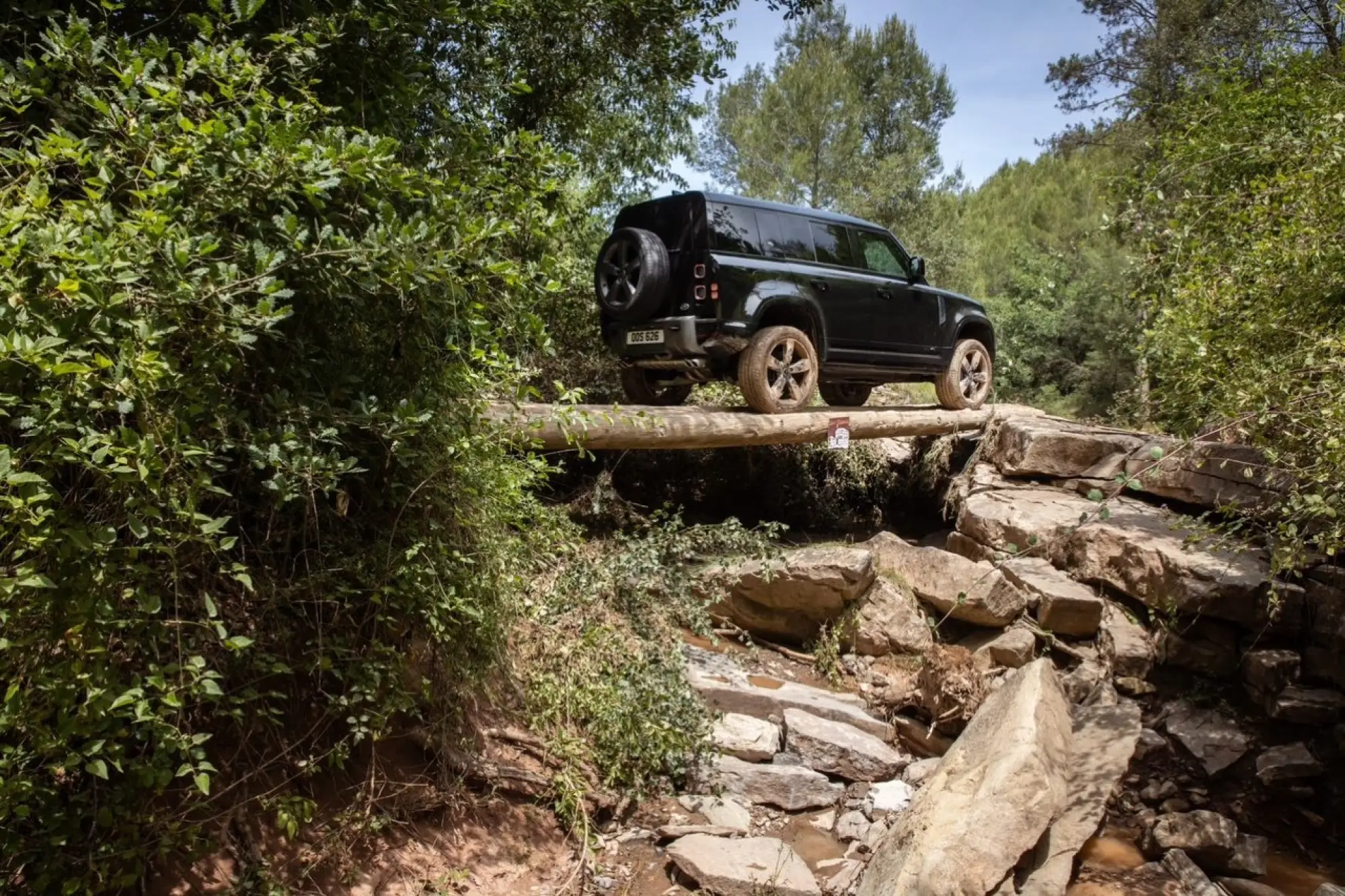 Land Rover Defender V8 - Prova Su Strada  - 7