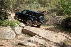 Land Rover Defender V8 - Prova Su Strada  - 12