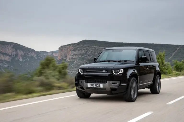 Land Rover Defender V8 - Prova Su Strada  - 15