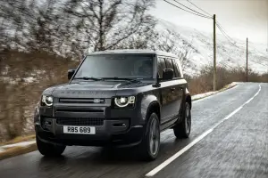 Land Rover Defender V8  - 15