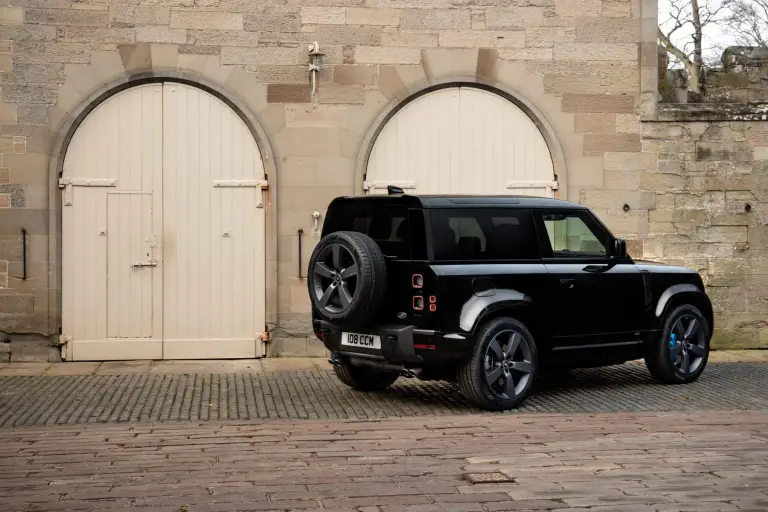 Land Rover Defender V8  - 19