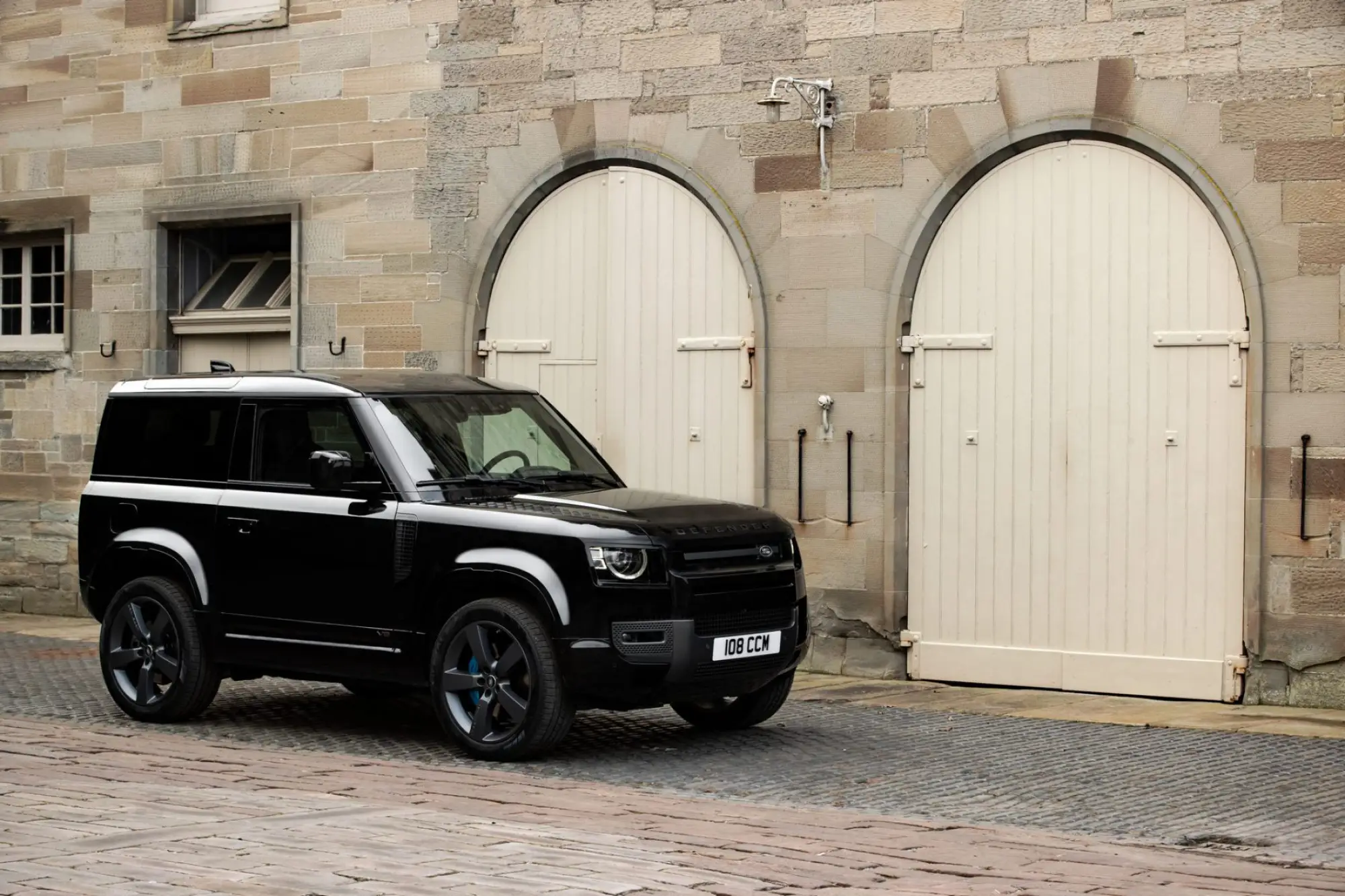 Land Rover Defender V8  - 21