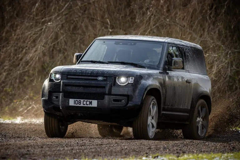 Land Rover Defender V8  - 29