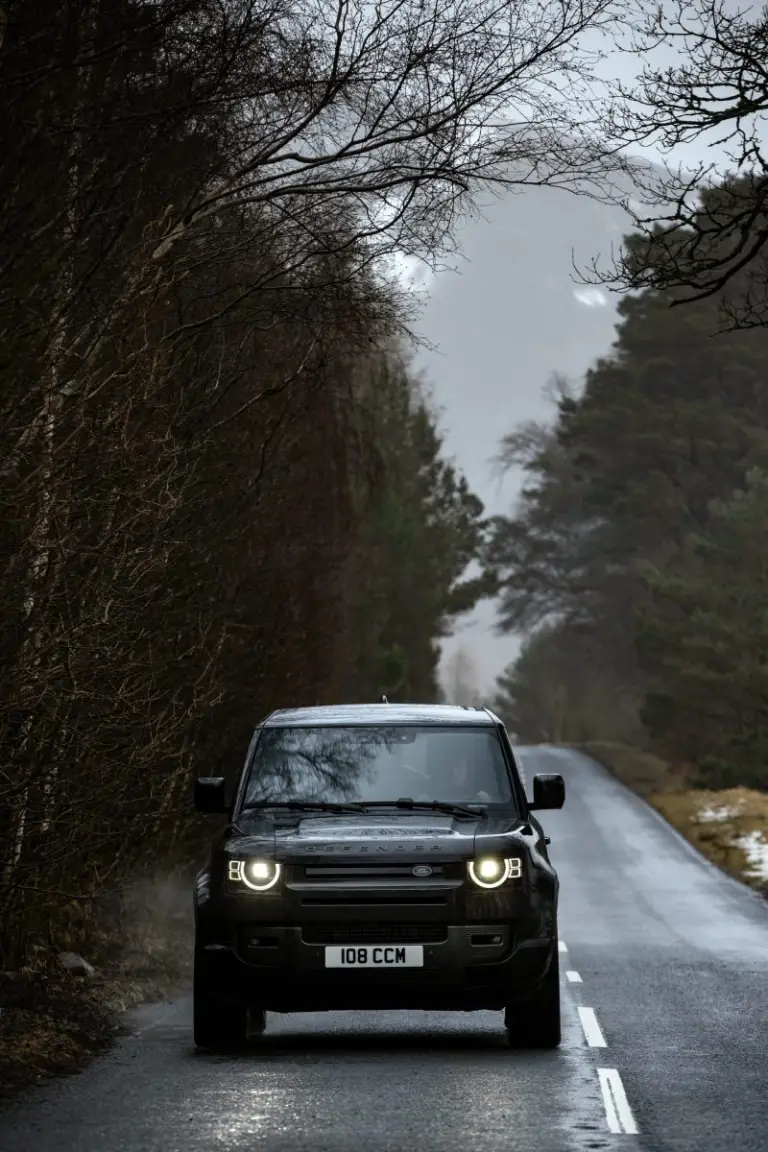 Land Rover Defender V8  - 52