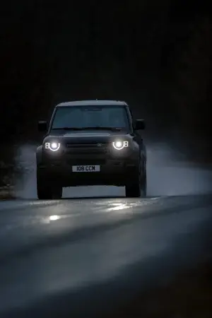 Land Rover Defender V8 