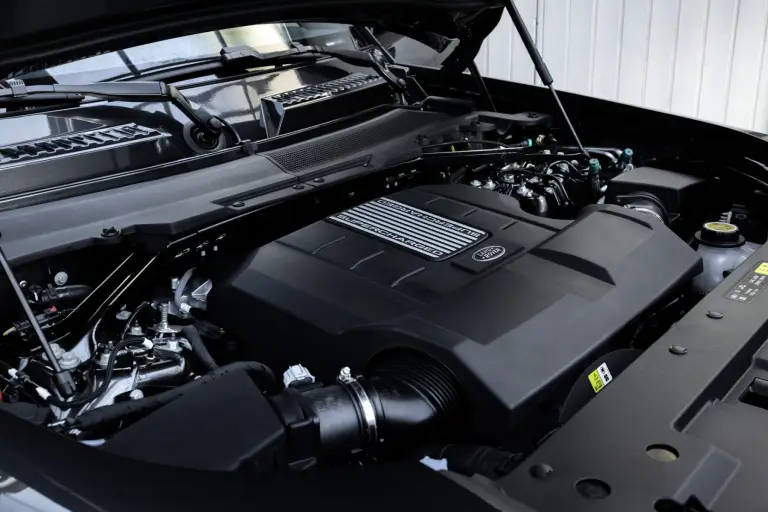 Land Rover Defender V8  - 63