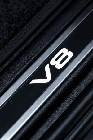 Land Rover Defender V8 