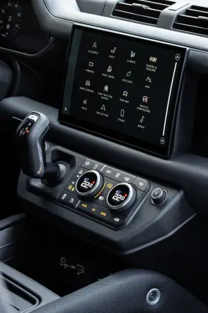 Land Rover Defender V8 