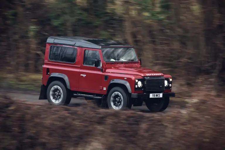 Land Rover Defender Works V8 - 4