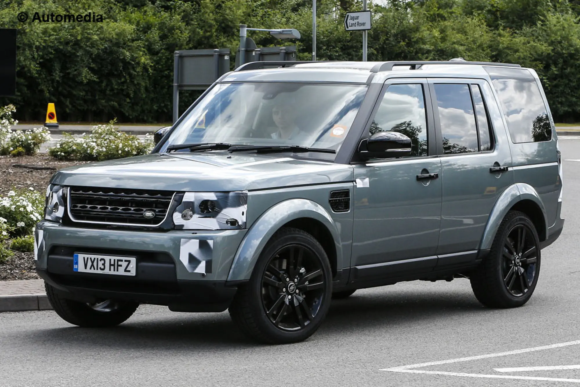 Land Rover Discovery 2014 - Foto spia 09-08-2013 - 2