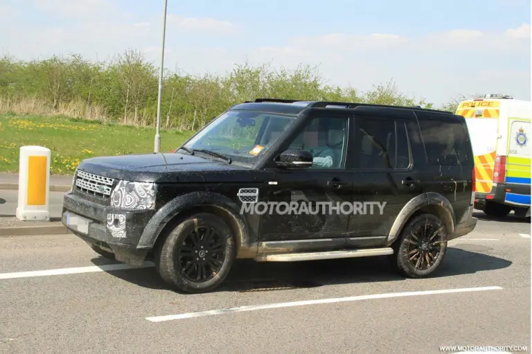 Land Rover Discovery 2015 - Foto Spia - 2