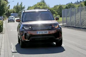 Land Rover Discovery 5 foto spia 25 agosto 2016