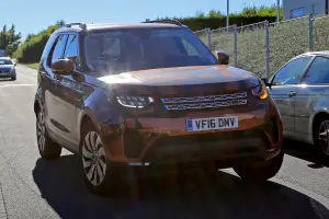 Land Rover Discovery 5 foto spia 25 agosto 2016