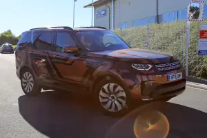 Land Rover Discovery 5 foto spia 25 agosto 2016 - 4