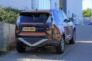 Land Rover Discovery 5 foto spia 25 agosto 2016 - 10