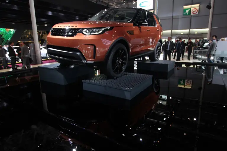 Land Rover Discovery 5 - Salone di Parigi 2016 - 1