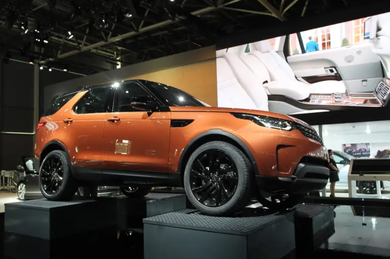 Land Rover Discovery 5 - Salone di Parigi 2016 - 6