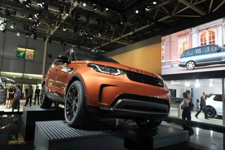 Land Rover Discovery 5 - Salone di Parigi 2016 - 7