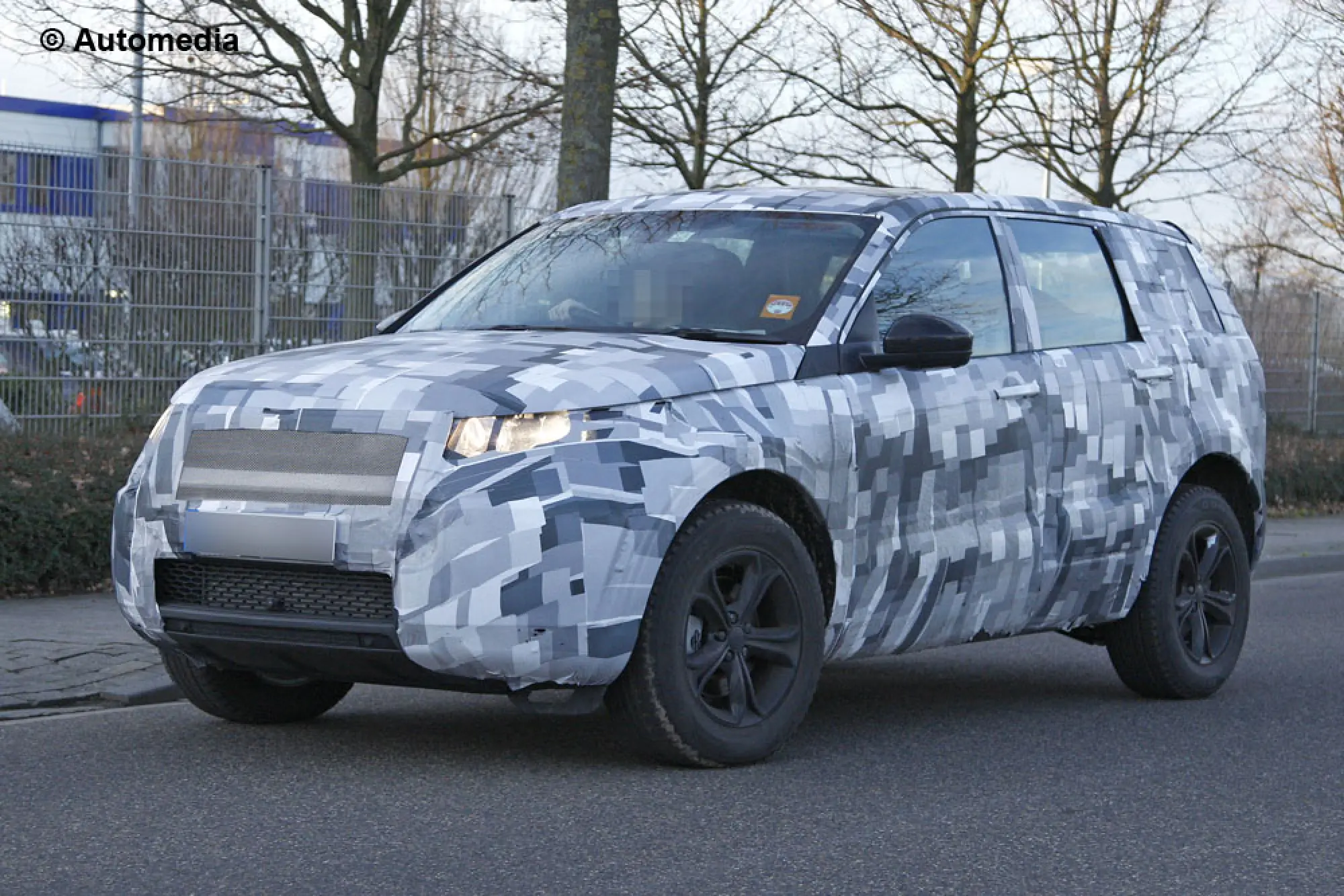 Land Rover Discovery baby - Foto spia 10-01-2014 - 3